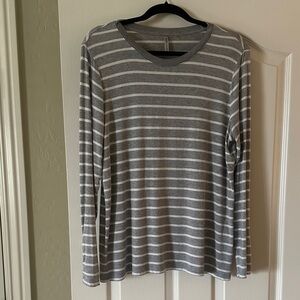 Banana Republic Gray and White Striped Luxe T-shirt sz XL